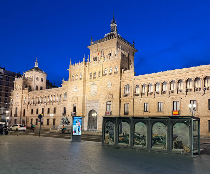 Academia de Caballería de Valladolid de noche Academia de Caballería de Valladolid de noche