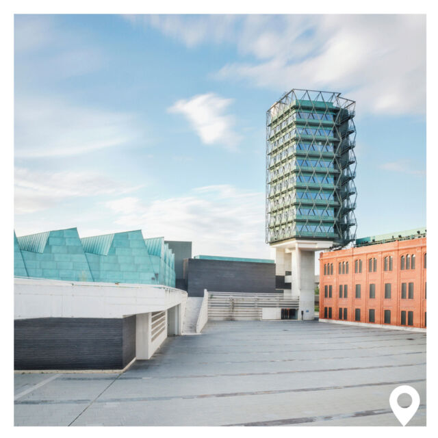 📍𝗔 𝟭𝟮 𝗺𝗶𝗻𝘂𝘁𝗼𝘀 𝗲𝗻 𝗰𝗼𝗰𝗵𝗲⁣
El @museodelacienciadevalladolid se encuentra ubicado en un singular complejo arquitectónico de 9.300 metros cuadrados de superficie que se ha convertido en un importante símbolo de la modernidad arquitectónica.⁣
Cuenta con variadas exposiciones que abarcan diferentes campos del mundo de la ciencia tratando temas como la energía, el agua, los elementos químicos, las neuronas o los ecosistemas fluviales; una estación meteorológica y los pedazos de un meteorito caído en la zona; y uno de los planetarios más modernos del mundo.⁣
Es el museo preferido por los niños, ya que les ofrece la posibilidad de utilizar diferentes máquinas y realizar experimentos reales⁣
.⁣
.⁣
.⁣
#Valladolid #hotelOlid #hotelesvalladolid #AlojamientoValladolid #alojamiento #turismo #turismoValladolid #TurismodeInterior