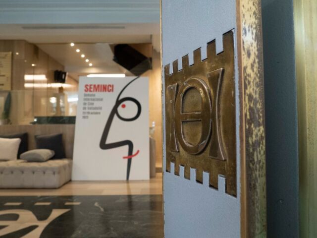 La Seminici llena Valladolid de cine, color y gente. Nuestro hotel recibe desde el sábado a actores, directores y a todo aquel que quiera acercarse a pasar un buen rato 🎥⁣
⁣
En la 67 edición de la Semana Internacional de Cine de Valladolid no puedes quedarte sin pasar por Hotel Olid 🎞⁣
⁣
#Seminci #HotelOlid #SeminciValladolid